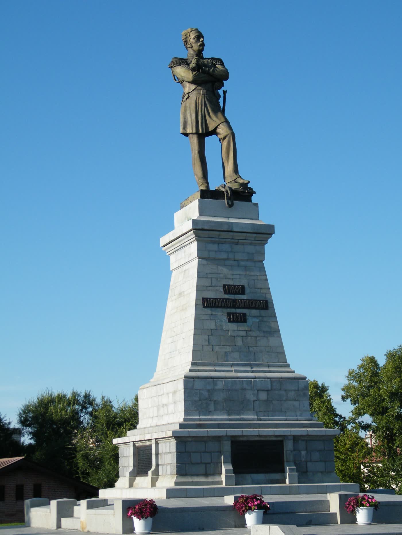 Памятник Муравьёву-Амурскому на утёсе, Хабаровск